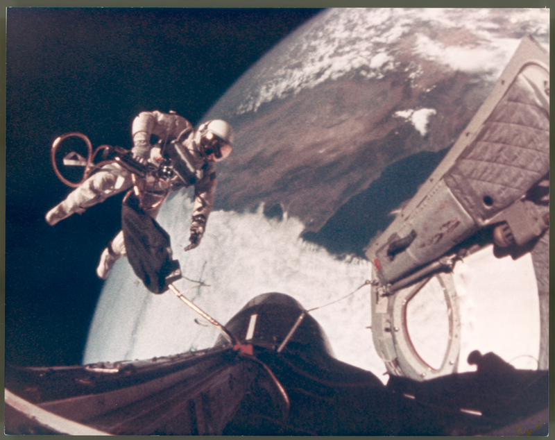 Illustration for article titled 15 Rare Images From NASA's First Decades of Space Exploration